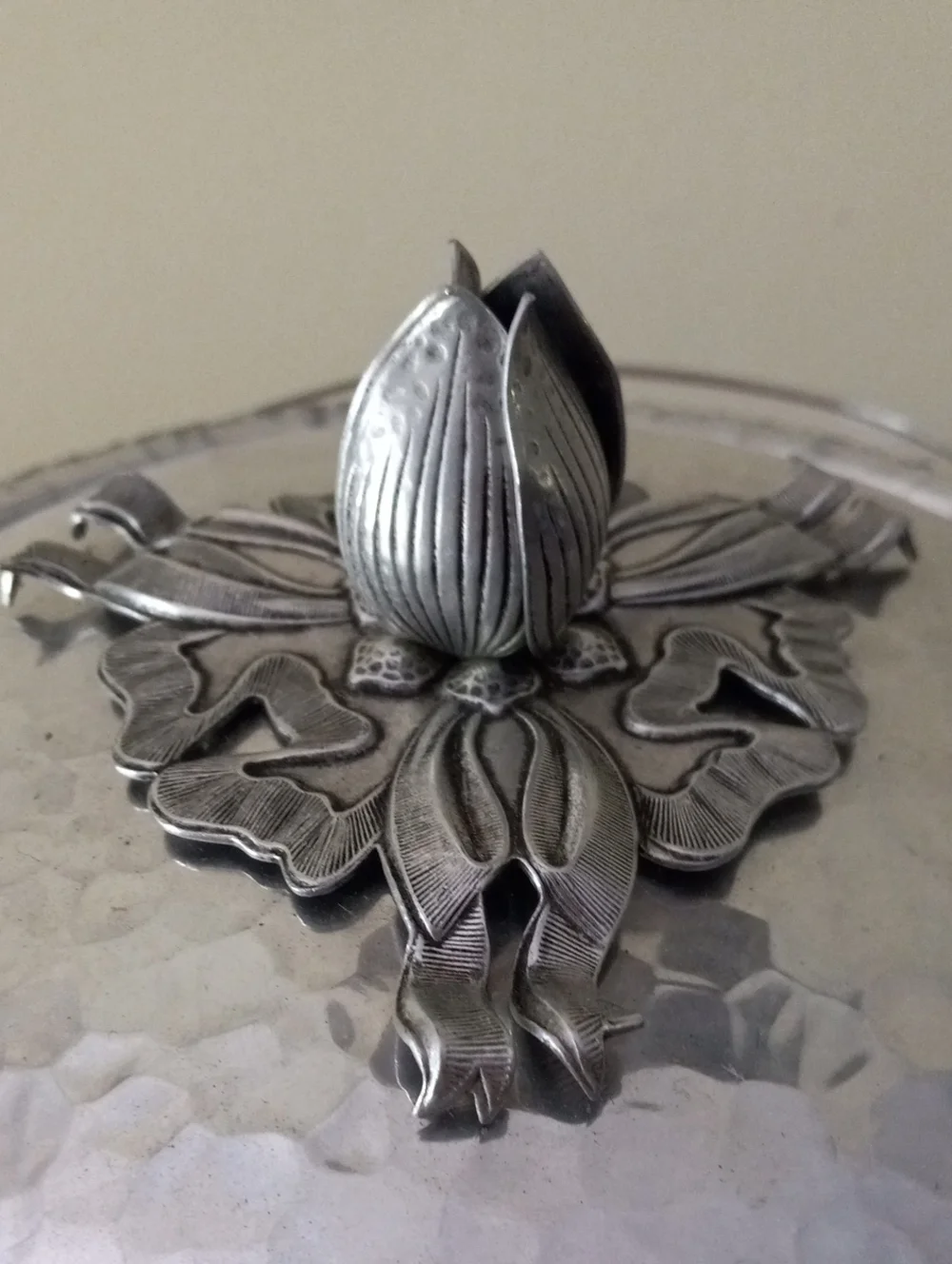 Vintage Rodney Kent Floral Hammered Aluminum Serving Chaffing Dish with Lid